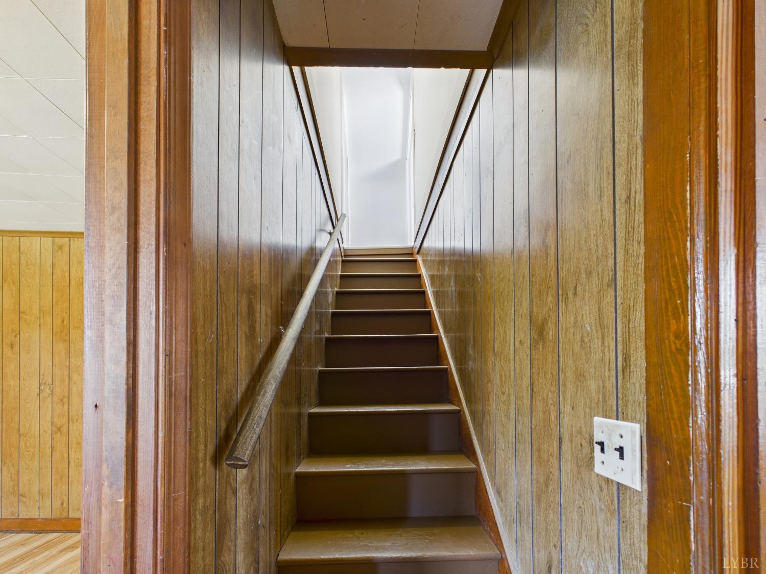 203 Juniper Cliff Road Brookneal, VA 24528 - Photo 26 of 44 a view of entryway