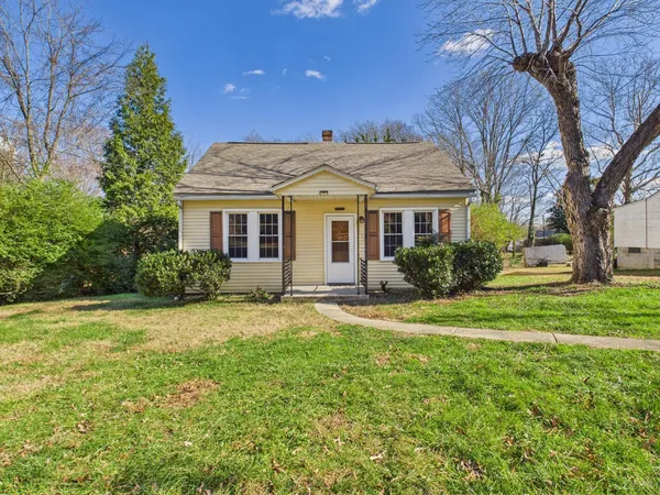 $215,000 | 203 Juniper Cliff Road, Brookneal, VA 24528