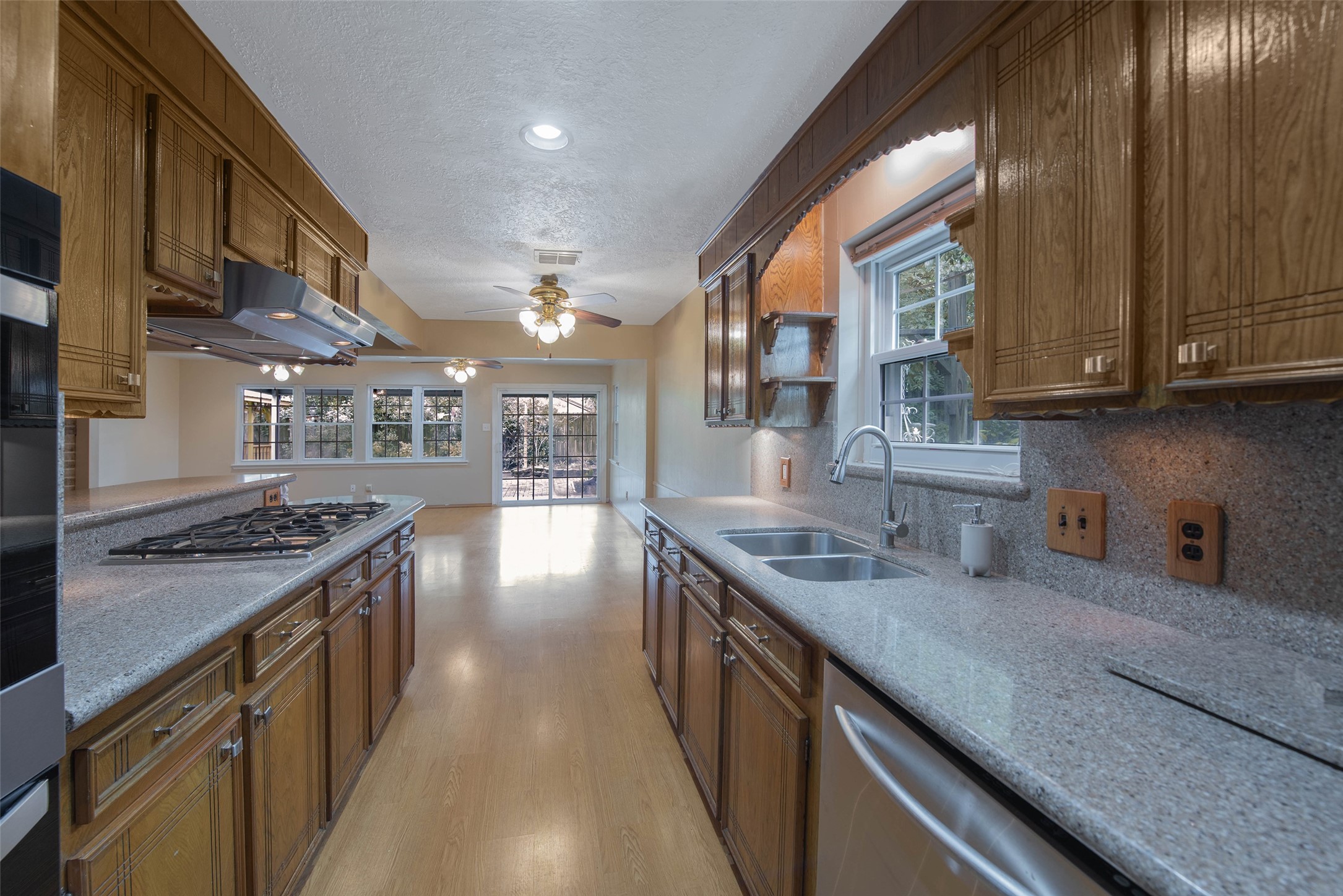 14510 Foxford Way Houston, TX 77015 - Photo 13 of 40
