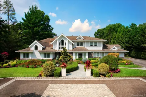 $3,799,000 | 4 Meadowbrook Lane, Old Westbury, NY 11568