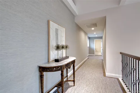 $3,799,000 | 4 Meadowbrook Lane, Old Westbury, NY 11568