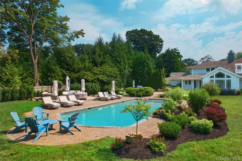 $3,799,000 | 4 Meadowbrook Lane, Old Westbury, NY 11568