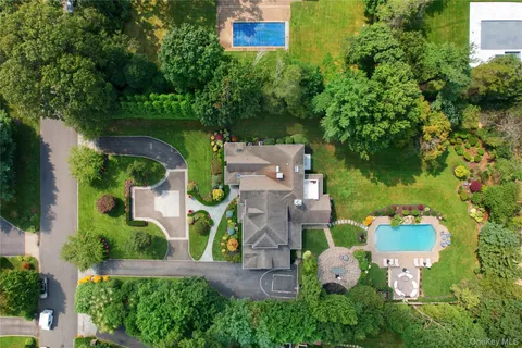 $3,799,000 | 4 Meadowbrook Lane, Old Westbury, NY 11568