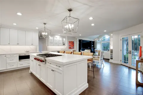 $3,799,000 | 4 Meadowbrook Lane, Old Westbury, NY 11568