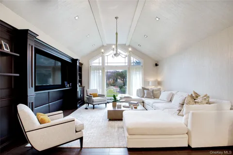 $3,799,000 | 4 Meadowbrook Lane, Old Westbury, NY 11568