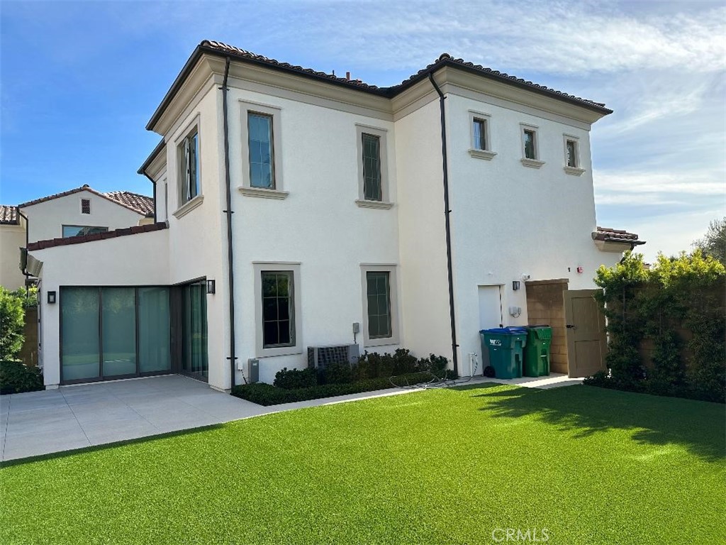 a view of a yard in front of a house