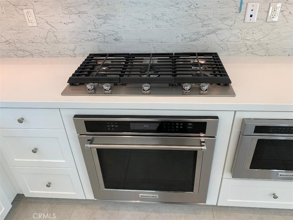 104 San Benito Irvine, CA 92618 - Photo 5 of 19 a stove top oven sitting inside of a kitchen