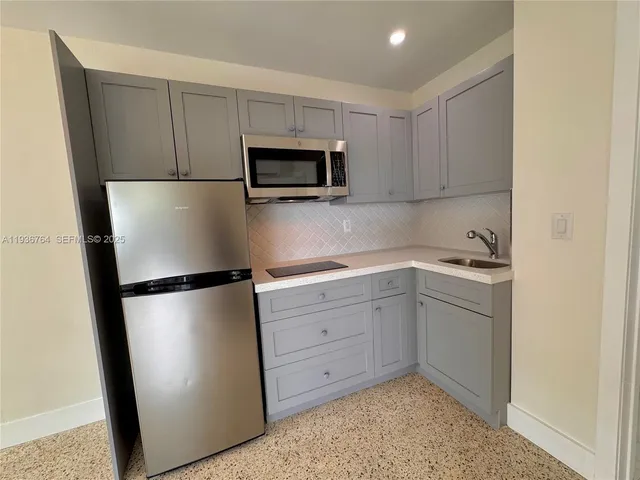 $1,650 | 7135 Southwest 22nd Street, Unit BACK, Miami, FL 33155