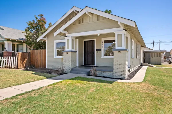$334,900 | 610 P Street, Sanger, CA 93657