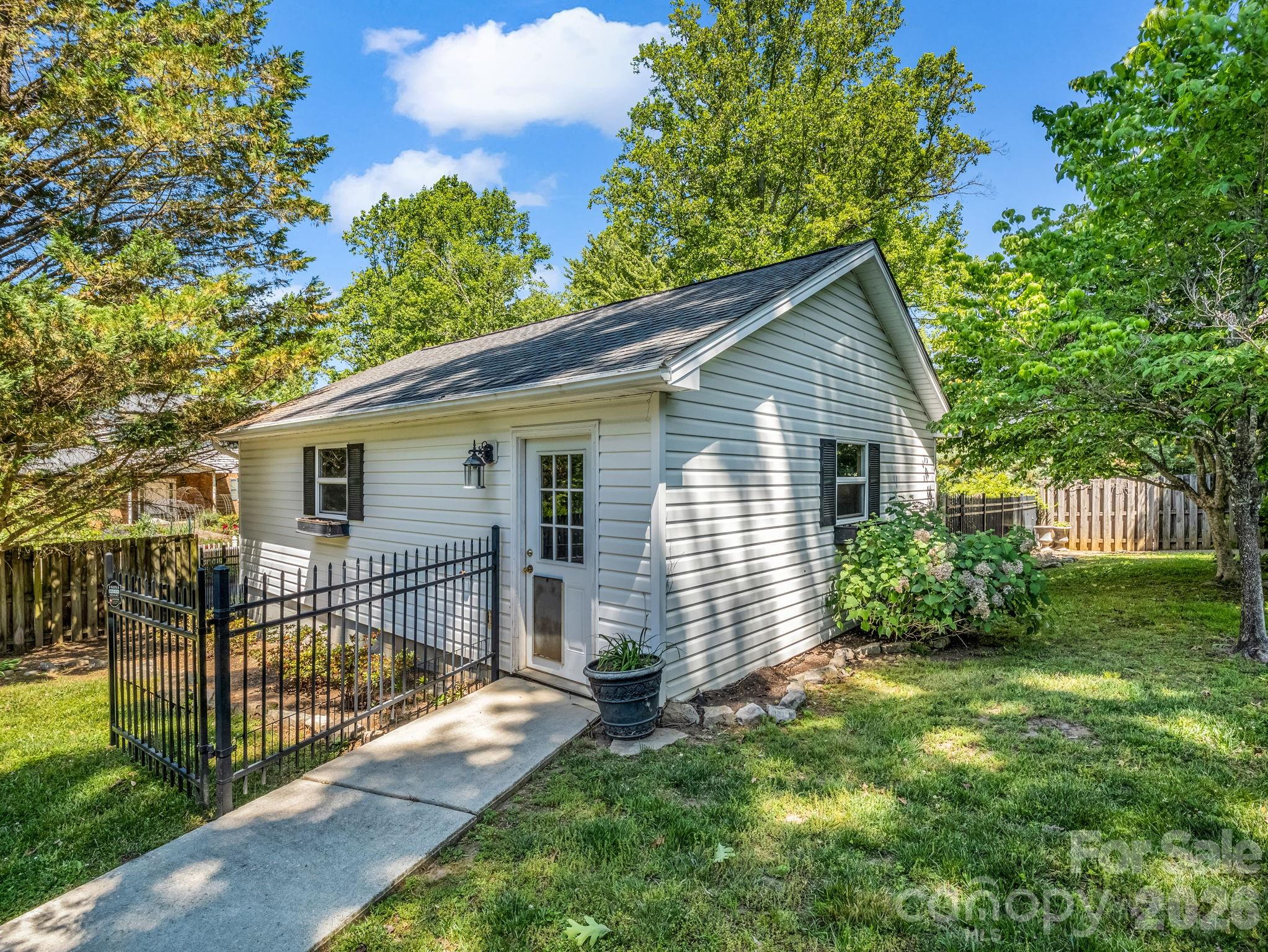 536 Maple Street Brevard, NC 28712 - Photo 8 of 44