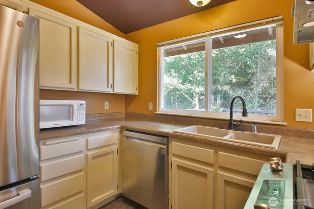 $495,000 | 445 East Mitchell Drive, Coupeville, WA 98239