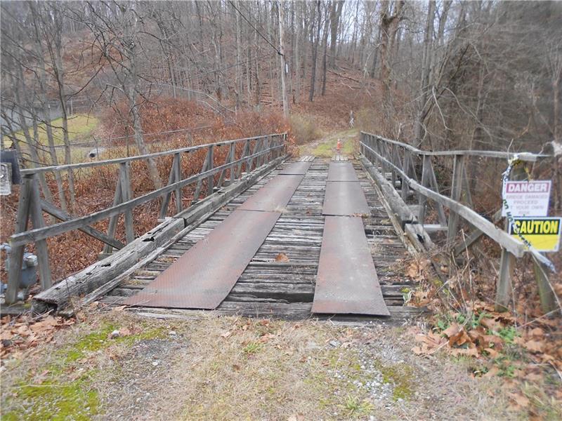 123 Flaugherty Run Road Coraopolis, PA 15108 - Photo 2 of 16 Gallery Image 2