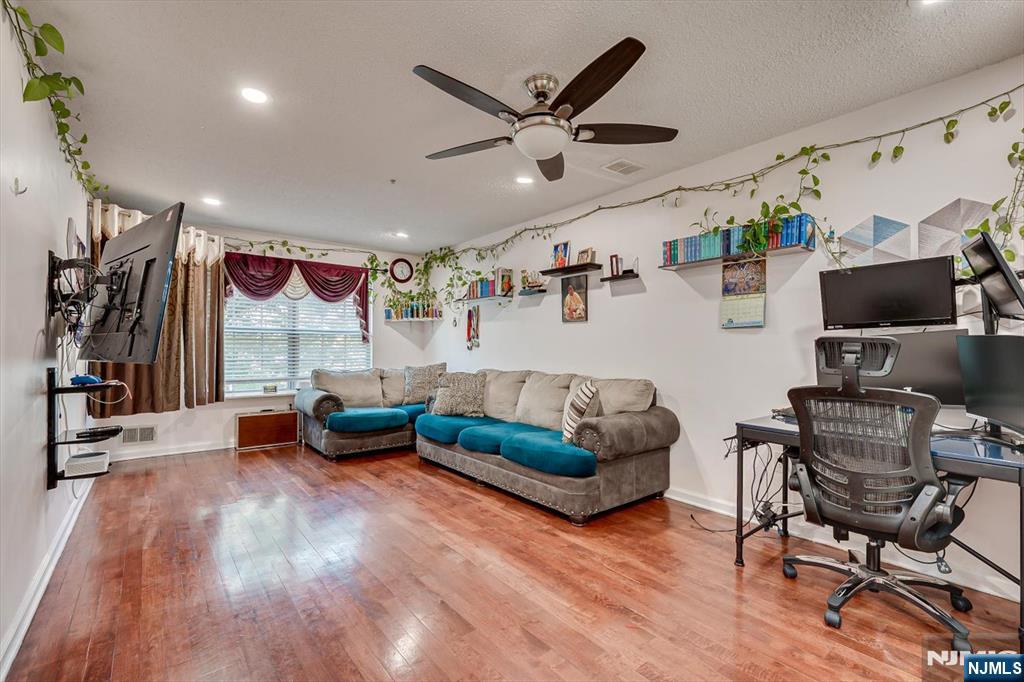 202 Prestwick Way, Unit 202 Edison, NJ 08820 - Photo 18 of 34