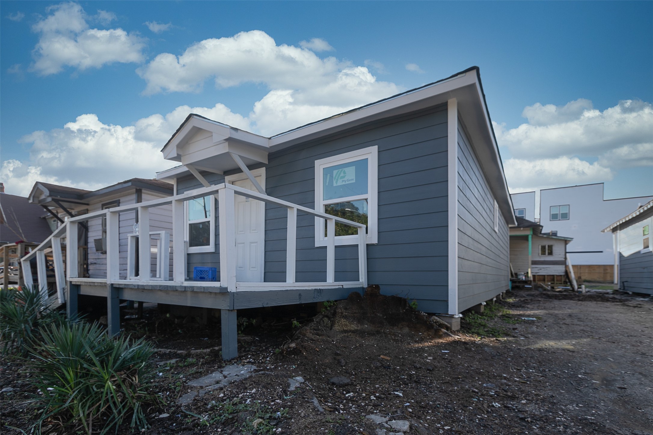 3120 Stonewall Street Houston, TX 77020 - Photo 18 of 18 a house view with a backyard space