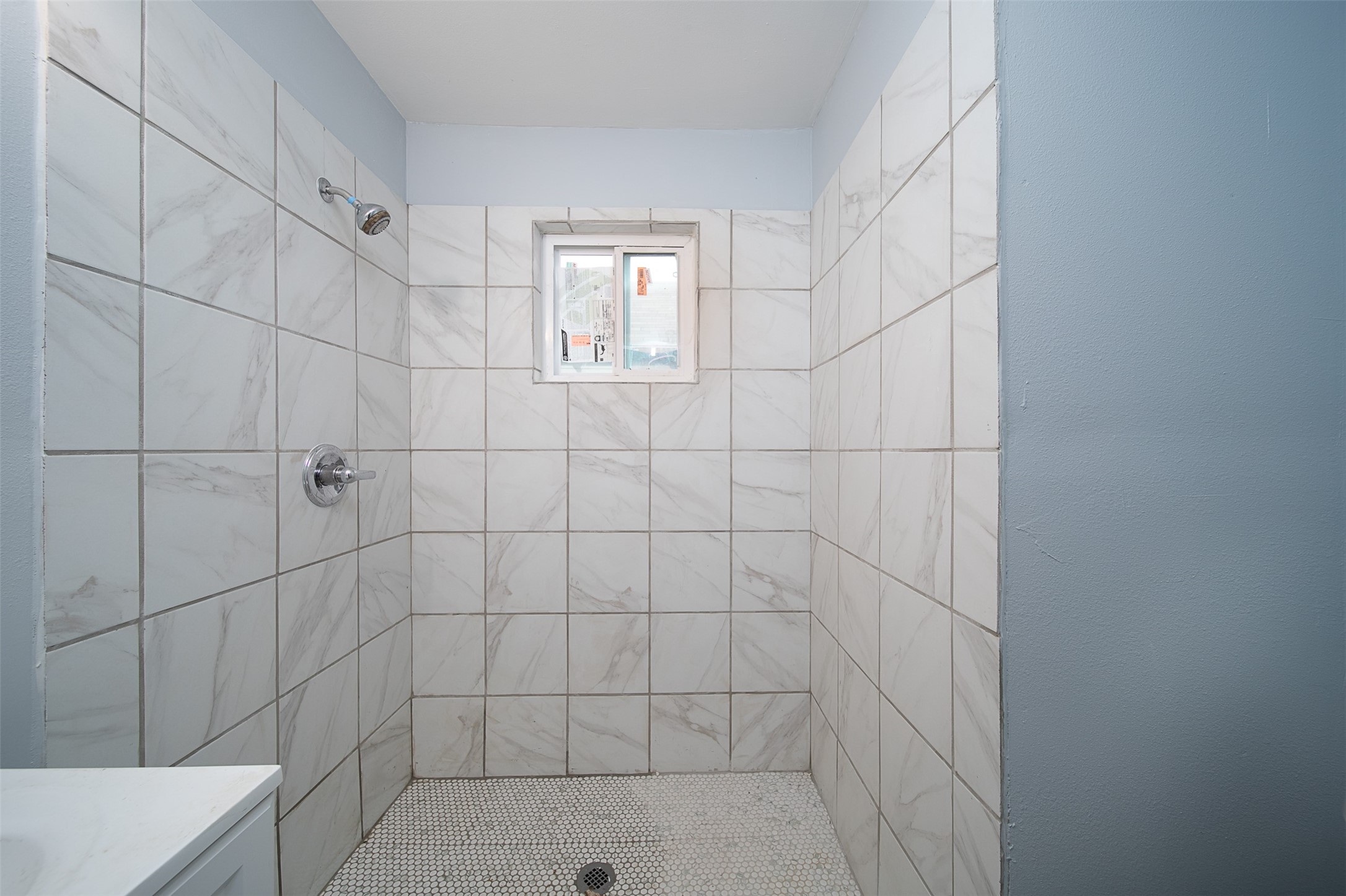 3120 Stonewall Street Houston, TX 77020 - Photo 6 of 18 a bathroom with a shower