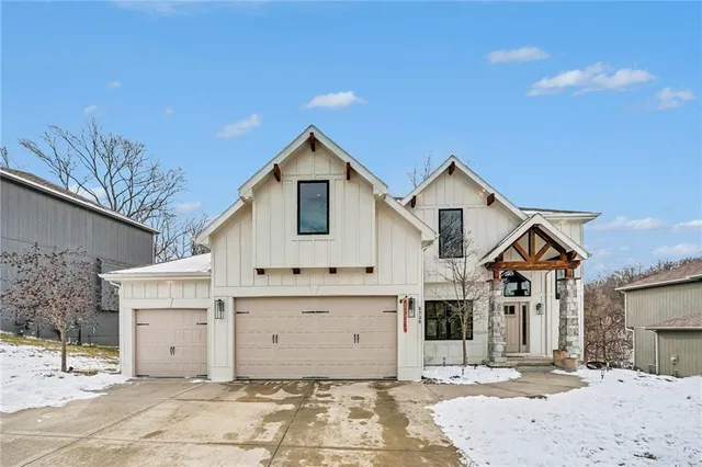 $650,000 | 5730 Thousand Oaks Drive, Parkville, MO 64152