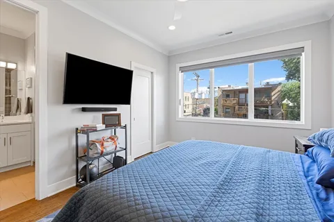 $700,000 | 1470 West Winona Street, Unit 203, Chicago, IL 60640