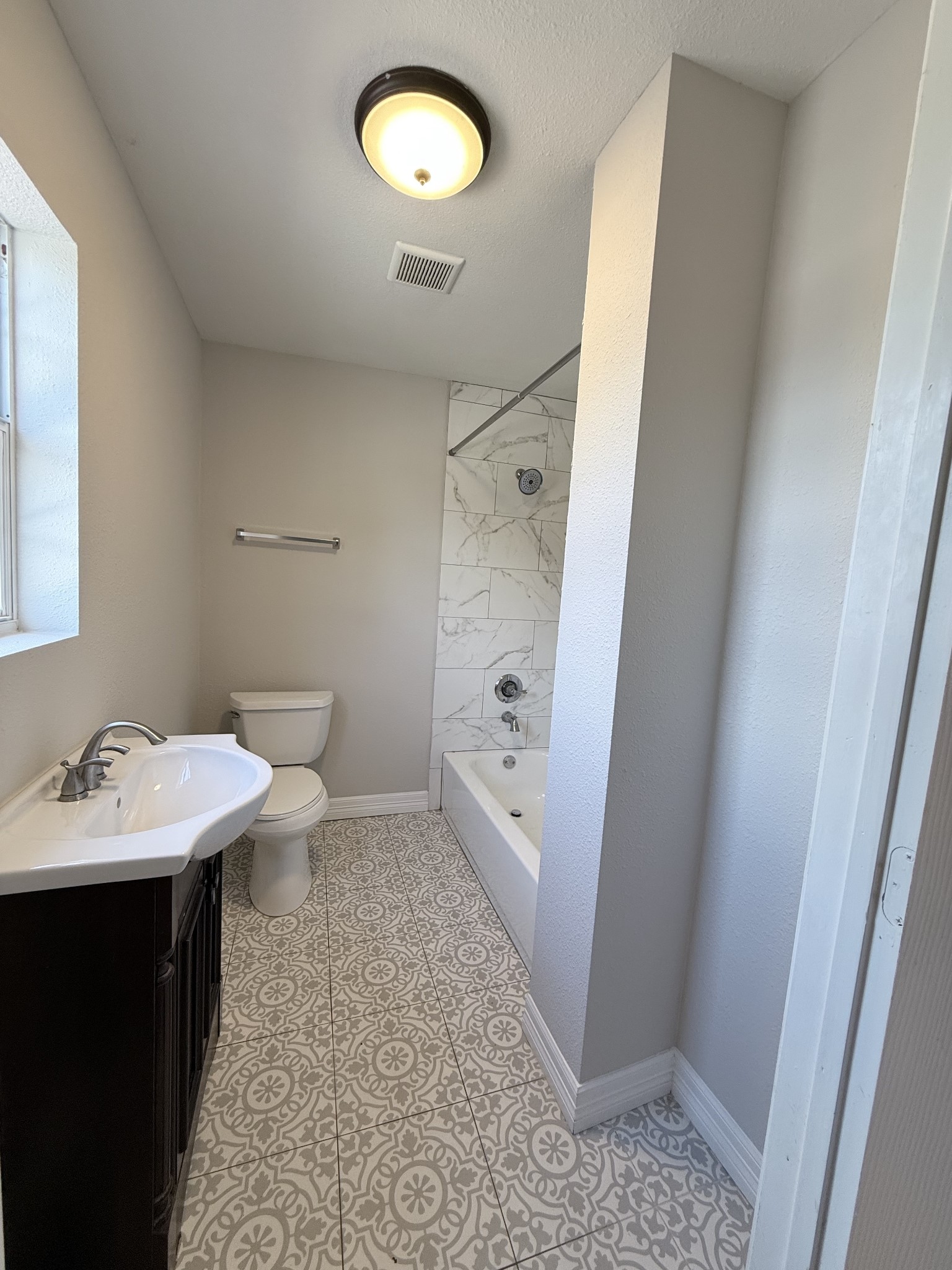 909 Rittenhouse Street Houston, TX 77076 - Photo 9 of 12 Gallery Image 9