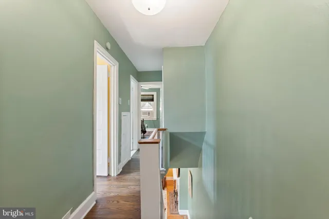 a way to rooms with wooden floor