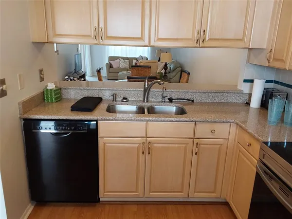 $3,800 | 153 Sun Isle Circle, Treasure Island, FL 33706