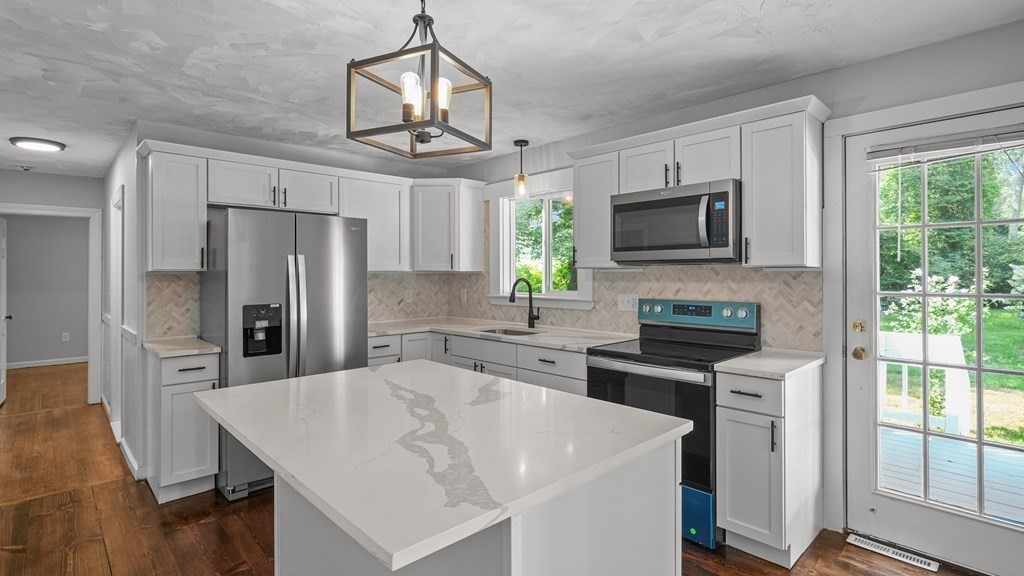 719 Main Road Westport, MA 02790 - Photo 6 of 36 Gallery Image 6