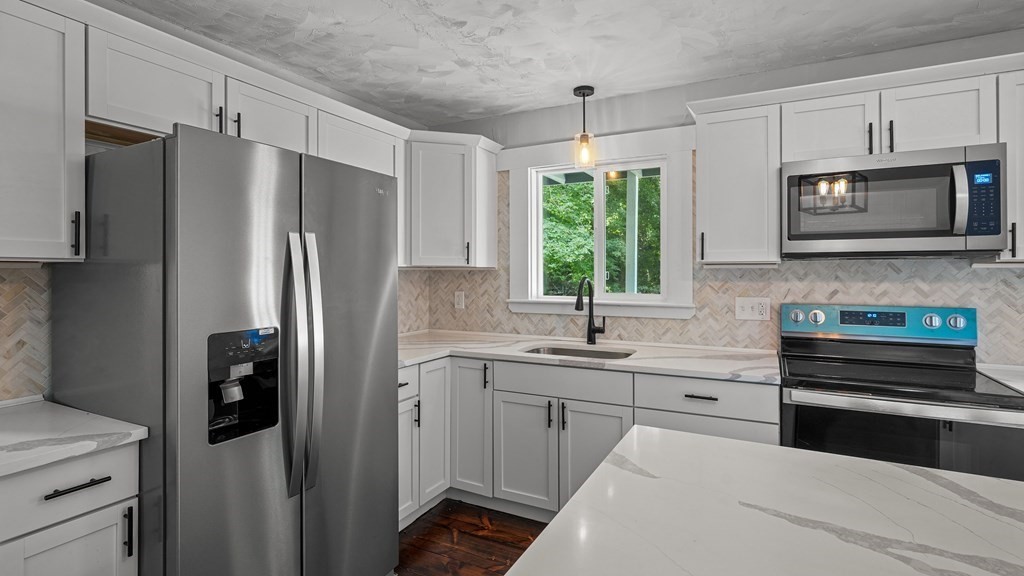 719 Main Road Westport, MA 02790 - Photo 7 of 36 Gallery Image 7