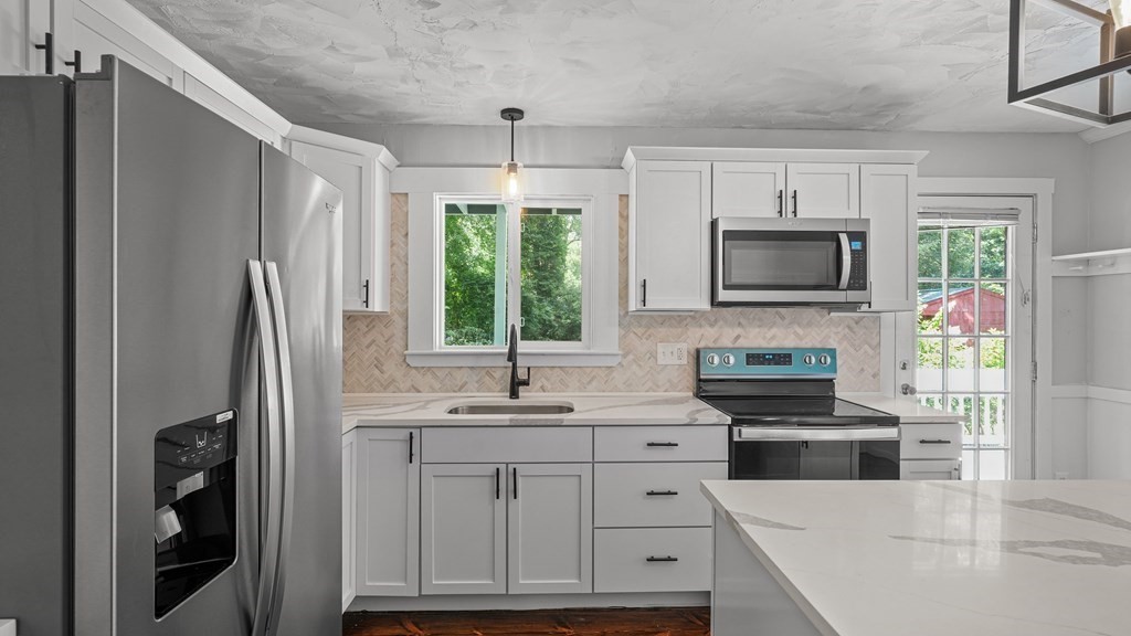 719 Main Road Westport, MA 02790 - Photo 8 of 36 Gallery Image 8