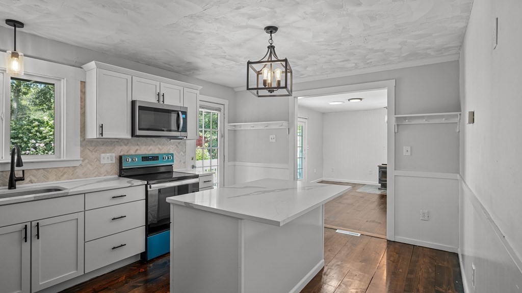 719 Main Road Westport, MA 02790 - Photo 10 of 36 Gallery Image 10