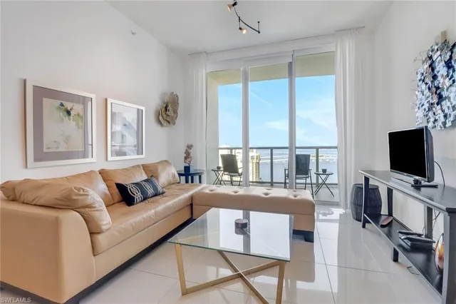 $2,400 | 3000 Oasis Grand Boulevard, Unit MPH6, Fort Myers, FL 33916