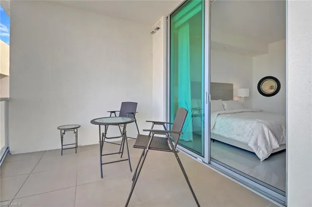 $2,400 | 3000 Oasis Grand Boulevard, Unit MPH6, Fort Myers, FL 33916