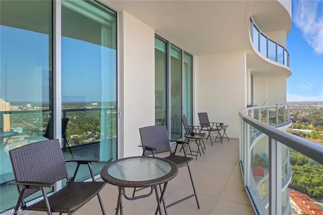 $2,400 | 3000 Oasis Grand Boulevard, Unit MPH6, Fort Myers, FL 33916