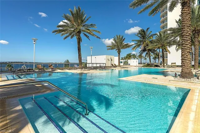 $2,400 | 3000 Oasis Grand Boulevard, Unit MPH6, Fort Myers, FL 33916