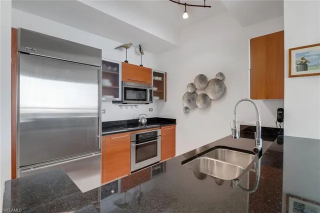 $2,400 | 3000 Oasis Grand Boulevard, Unit MPH6, Fort Myers, FL 33916