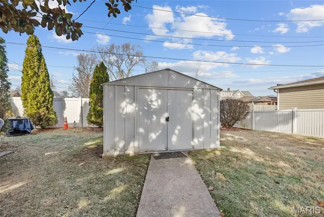 $215,000 | 5619 Arendes Drive, St. Louis, MO 63116