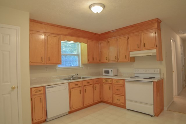3915 Vaucluse Road Aiken, SC 29801 - Photo 4 of 14