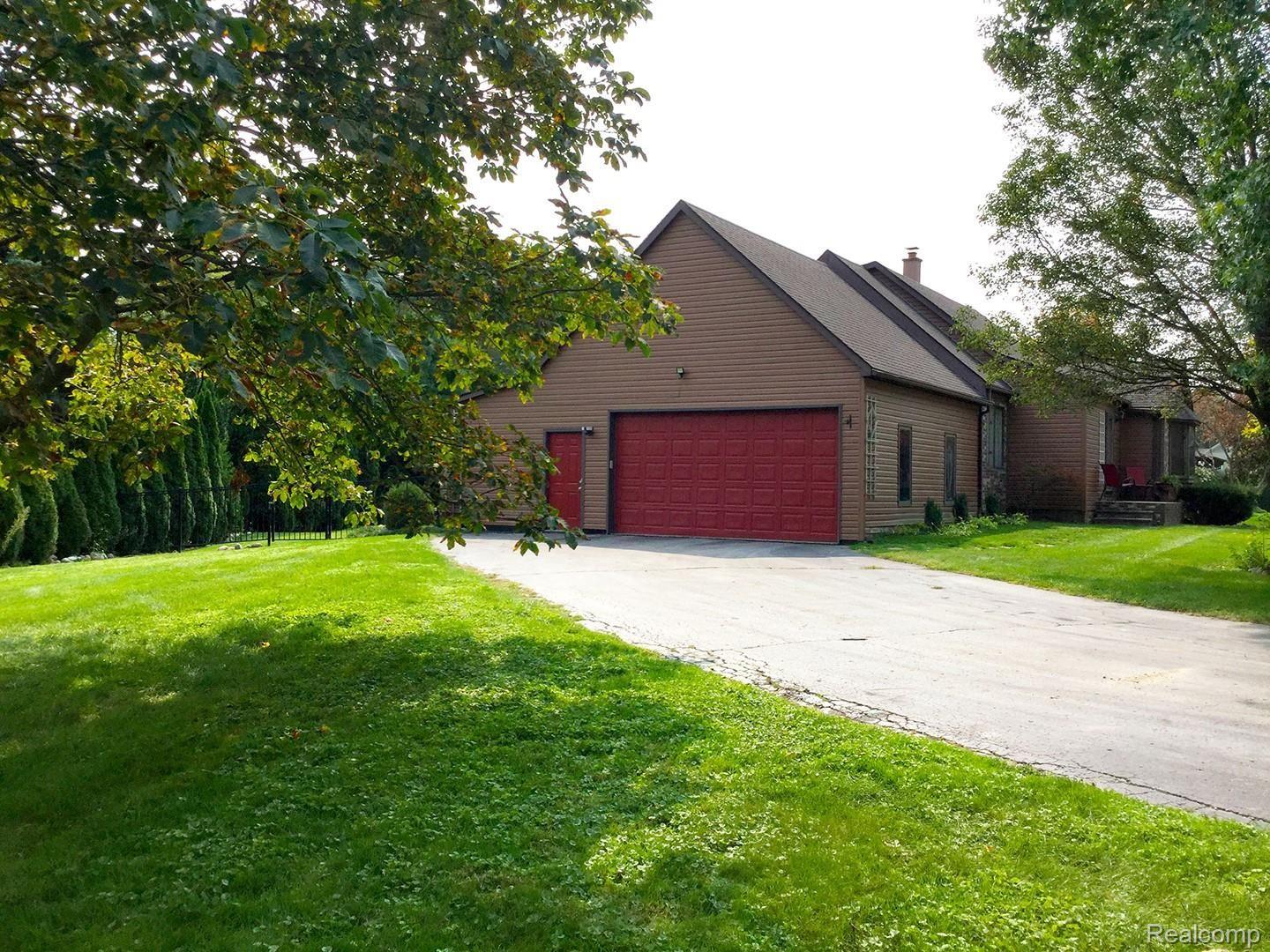 32270 Fruehauf Road Fraser, MI 48026 - Photo 4 of 32 House4.JPG
