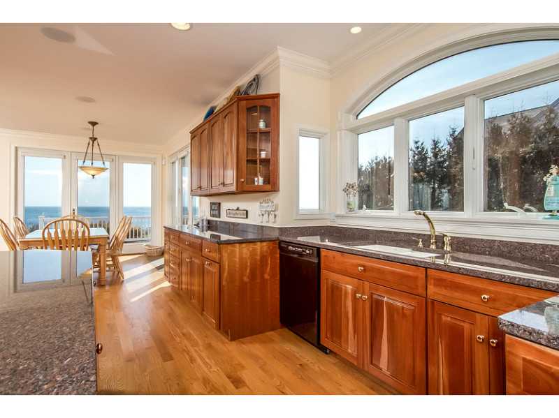 192 Ocean Road Narragansett, RI 02882 - Photo 11 of 25 Kitchen.