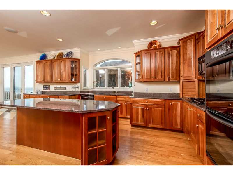 192 Ocean Road Narragansett, RI 02882 - Photo 10 of 25 Kitchen.