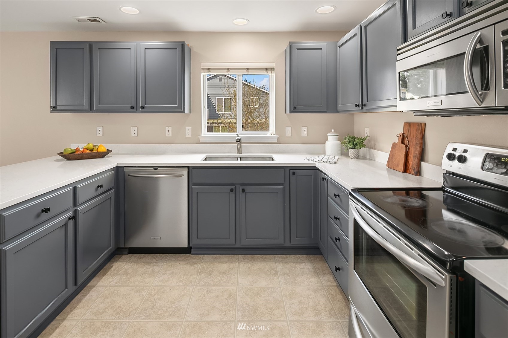 4019 152nd Place Southeast Bothell, WA 98012 - Photo 8 of 20 a kitchen with a sink stove and cabinets