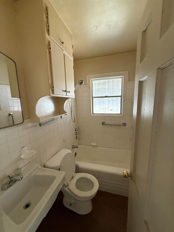 3211 North 25th Street Waco, TX 76708 - Photo 5 of 12 a bathroom with a sink a toilet and shower