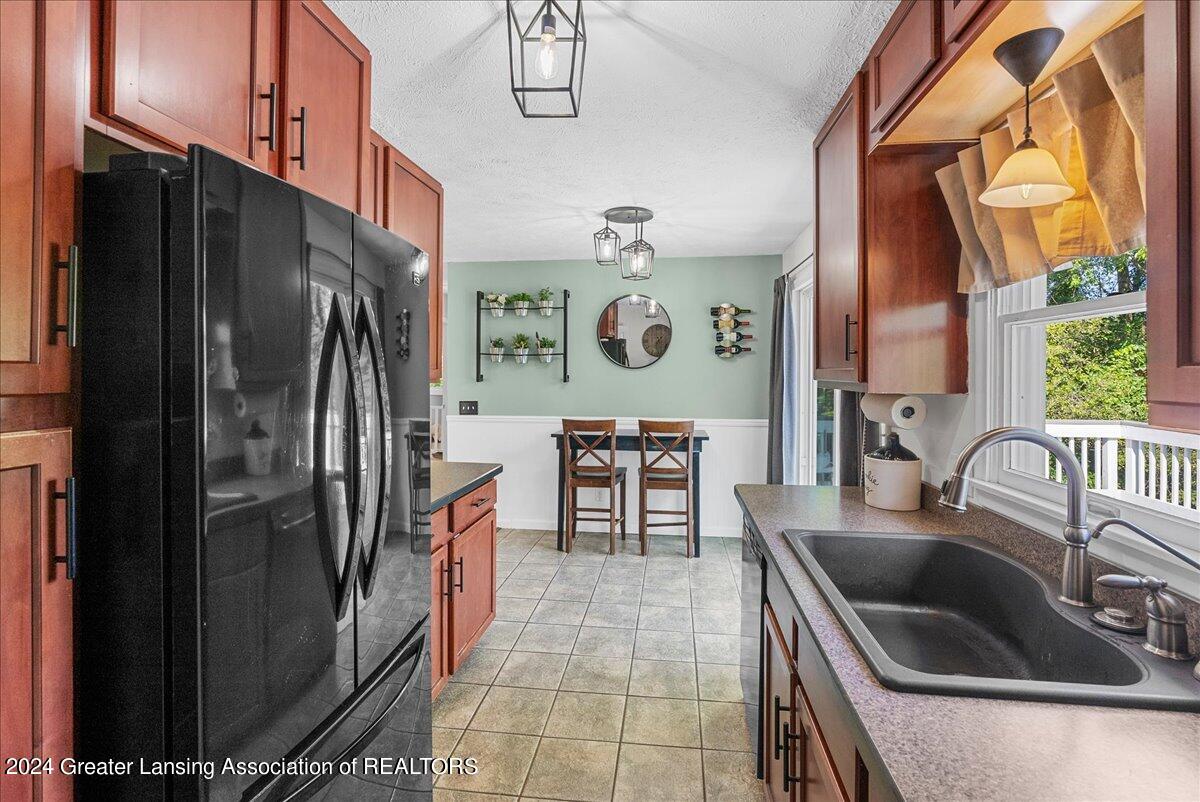 347 North Bridge Street Dimondale, MI 48821 - Photo 24 of 49 24-Media Jett - 38