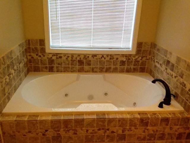 459 Wooten Road Clarksville, TN 37042 - Photo 8 of 20 Jacuzzi tub in master bedroom