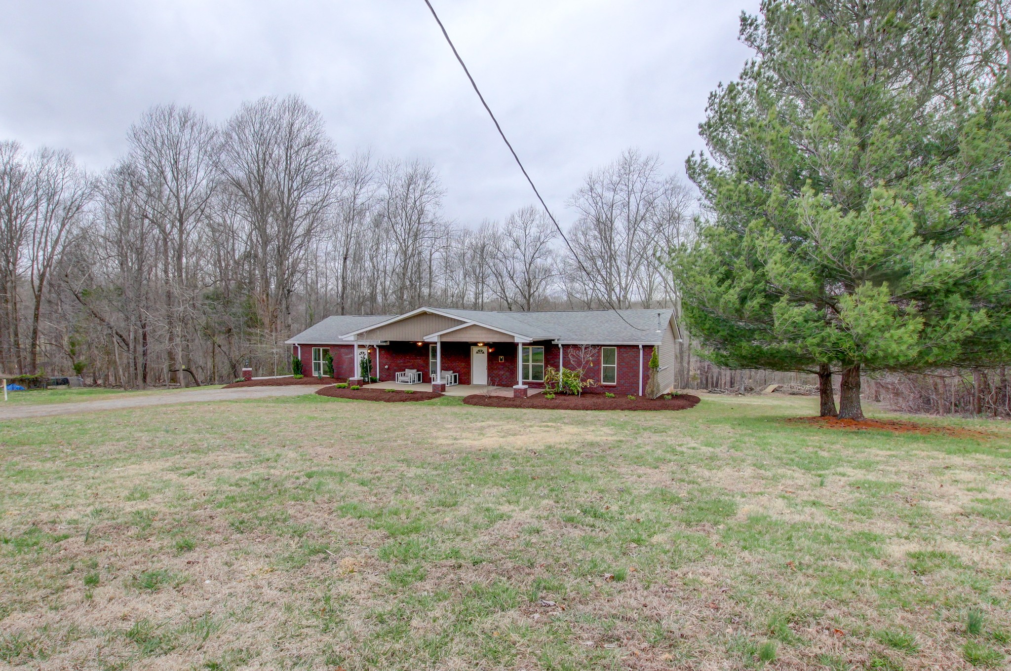 825 Pollard Road Clarksville, TN 37042 - Photo 3 of 44 a view of a yard in front of the house