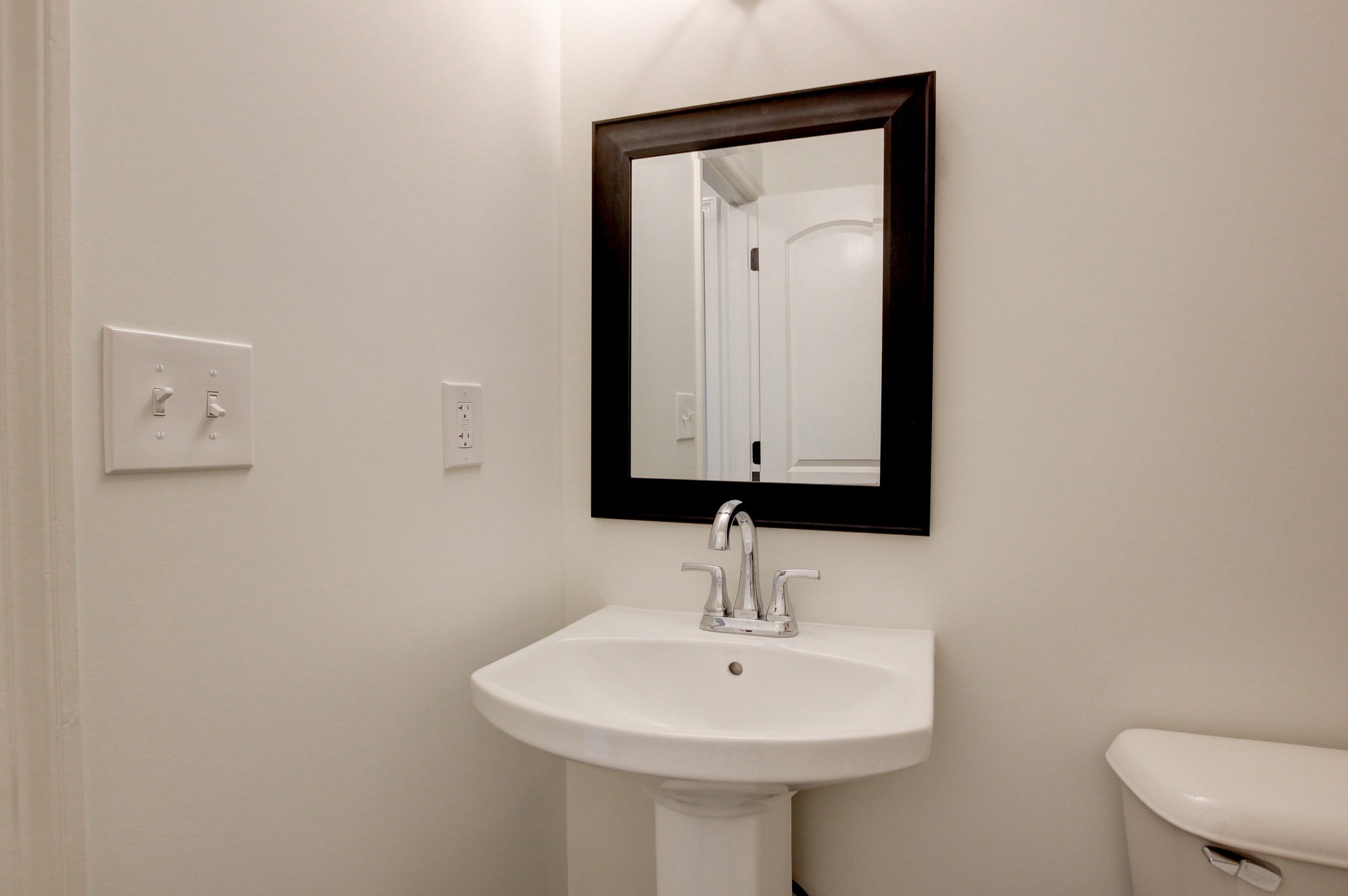 825 Pollard Road Clarksville, TN 37042 - Photo 35 of 44 a bathroom with a sink and a mirror