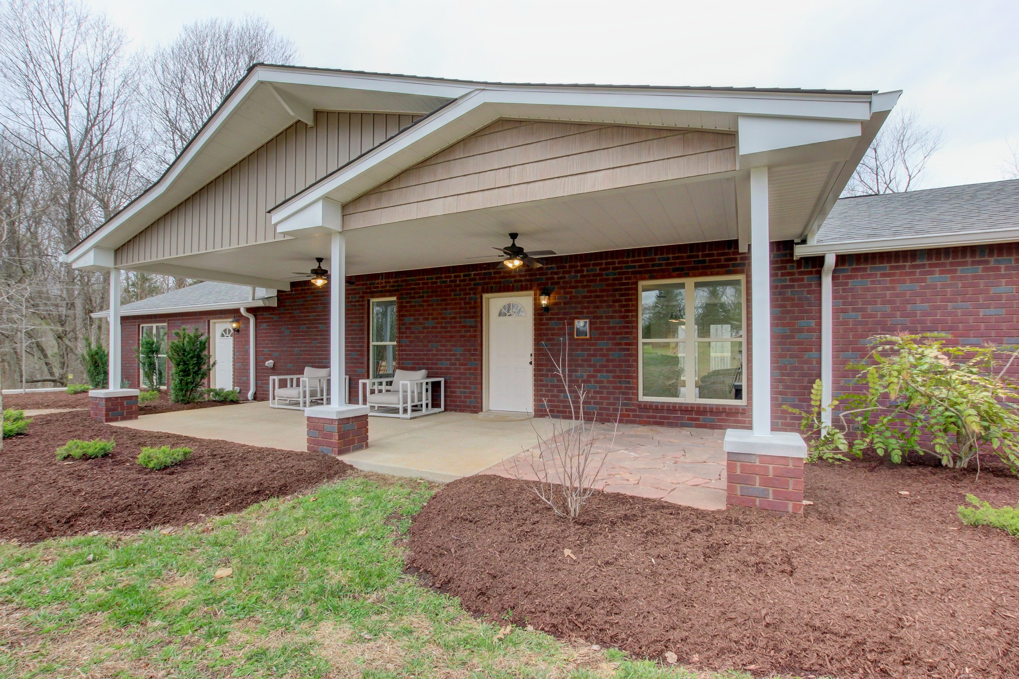 825 Pollard Road Clarksville, TN 37042 - Photo 4 of 44 a front view of a house with porch and garden