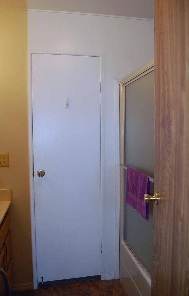 350 Hamilton Avenue Cave Junction, OR 97523 - Photo 17 of 23 a view of bathroom