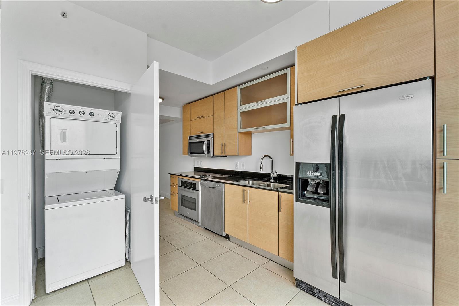 60 Southwest 13th Street, Unit 1921 Miami, FL 33130 - Photo 2 of 23 a kitchen with a refrigerator and a stove