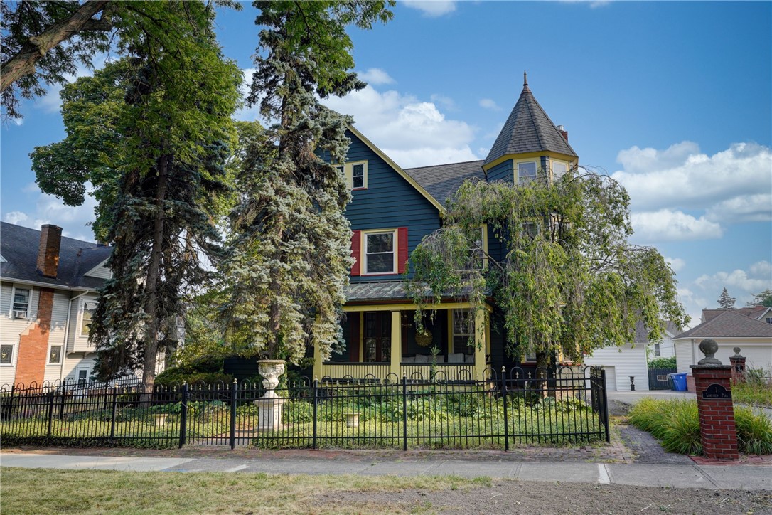 7 Lake View Park Rochester, NY 14613 - Photo 2 of 33