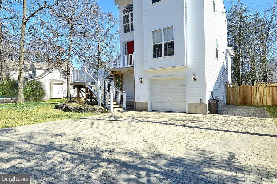 581 Manor Road Severna Park, MD 21146 - Photo 7 of 30 Multi-Vehicle Parking Court / 1-Car Garage