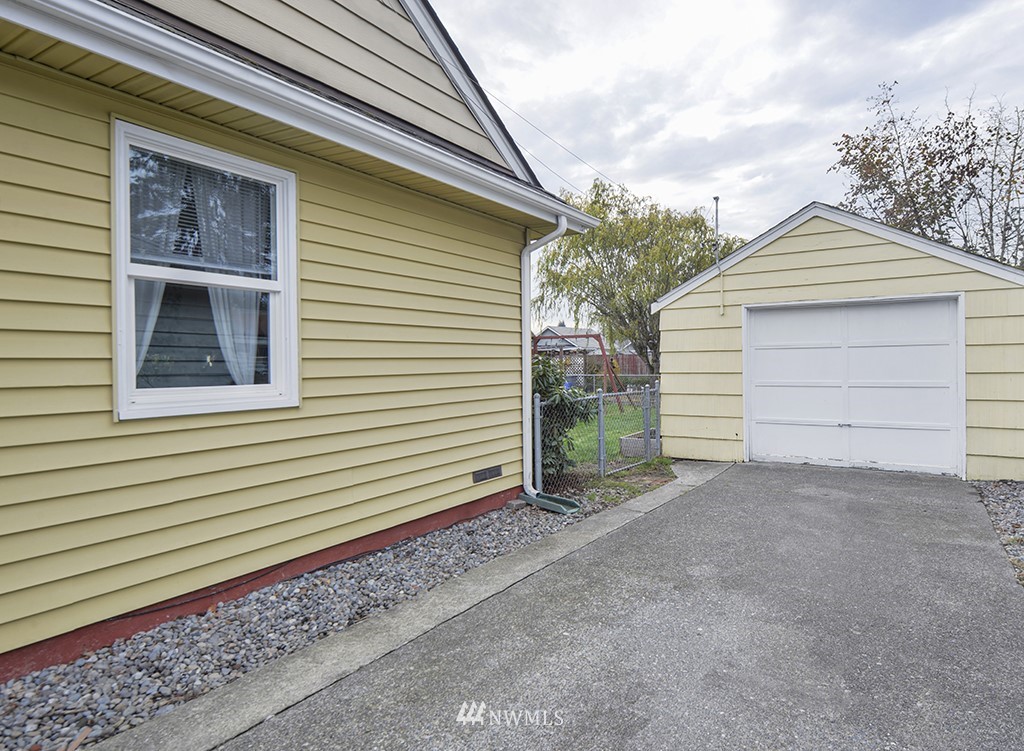 211 R Street Southeast Auburn, WA 98002 - Photo 3 of 21 Gallery Image 3